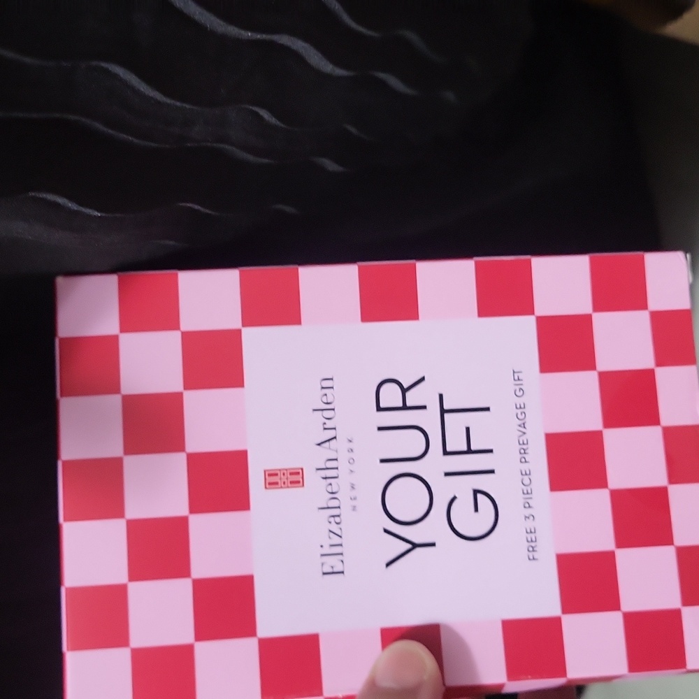 Elizabeth Arden Red and White Checkered Gift Box